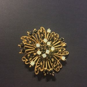 Vintage brooch with black & white stones gold